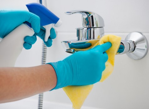 Removing stains and dirt with steam carpet cleaning